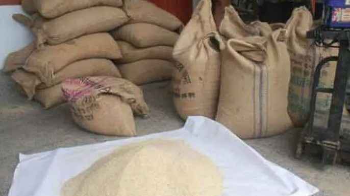 কলাপাড়ায় জেলেদের চাল বিতরণে অনিয়মের অভিযোগ