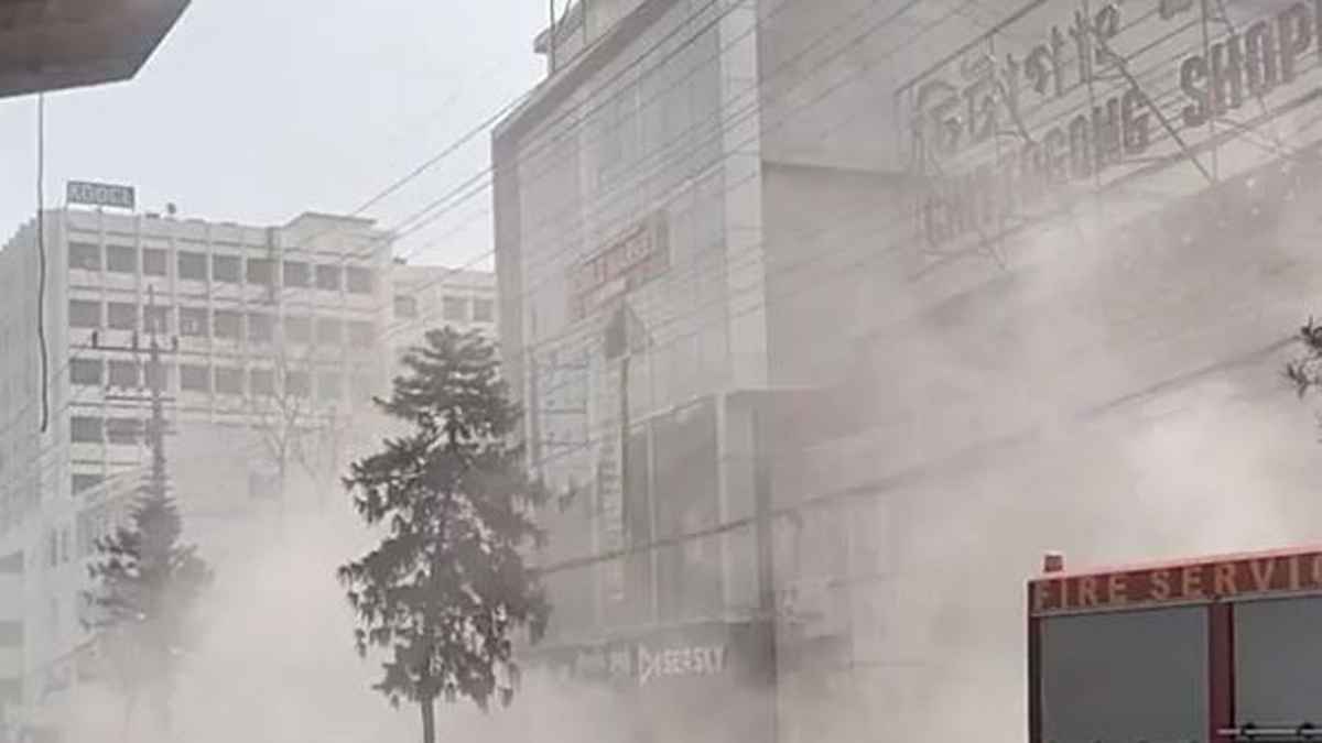 চট্টগ্রামে বিপণি বিতানে আগুন