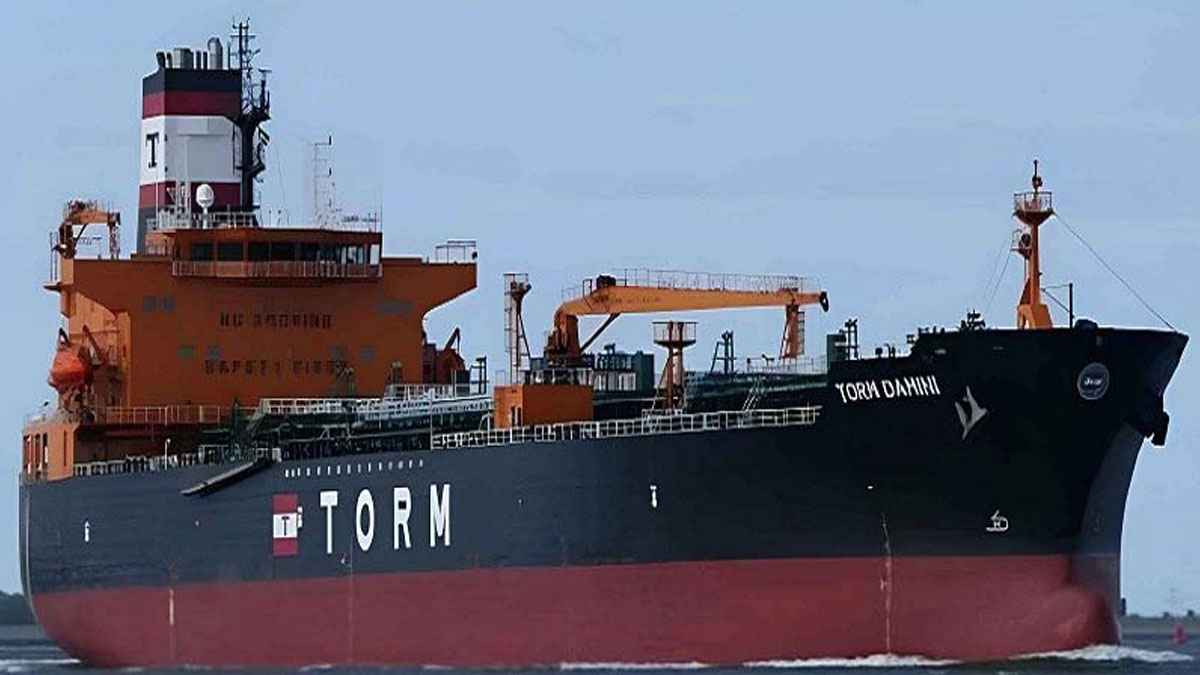 চট্টগ্রাম বন্দরে চার জাহাজে আসছে বিপুল পরিমাণ ডিজেল