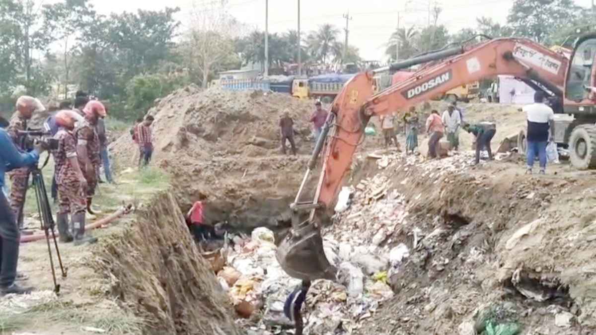 কুমিল্লায় ৪ কোটি টাকার অবৈধ ভারতীয় পণ্য ধ্বংস করলো কাস্টমস