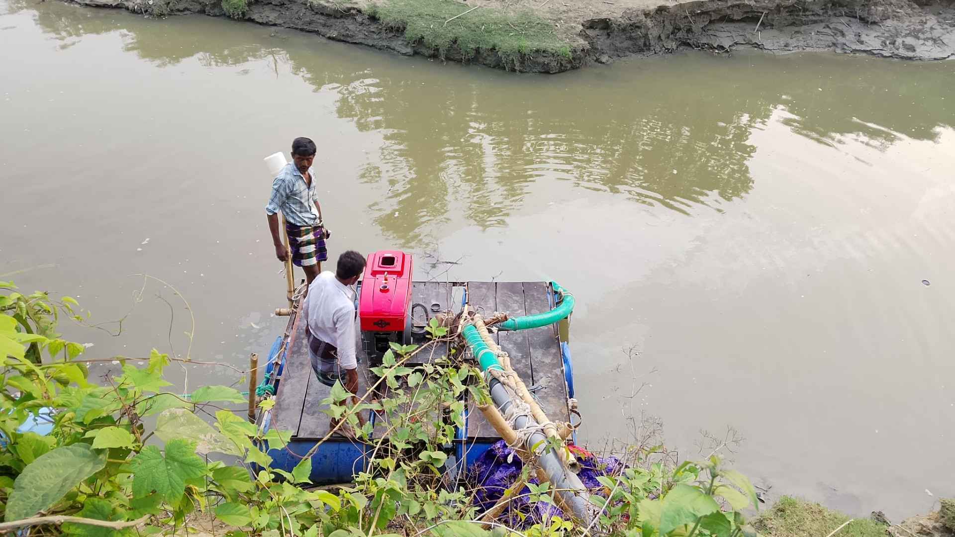 মিরসরাইয়ে প্রশাসনের অভিযান, ২ শ্যালো মেশিন ও ৩ হাজার ফিট পাইপ বিনষ্ট