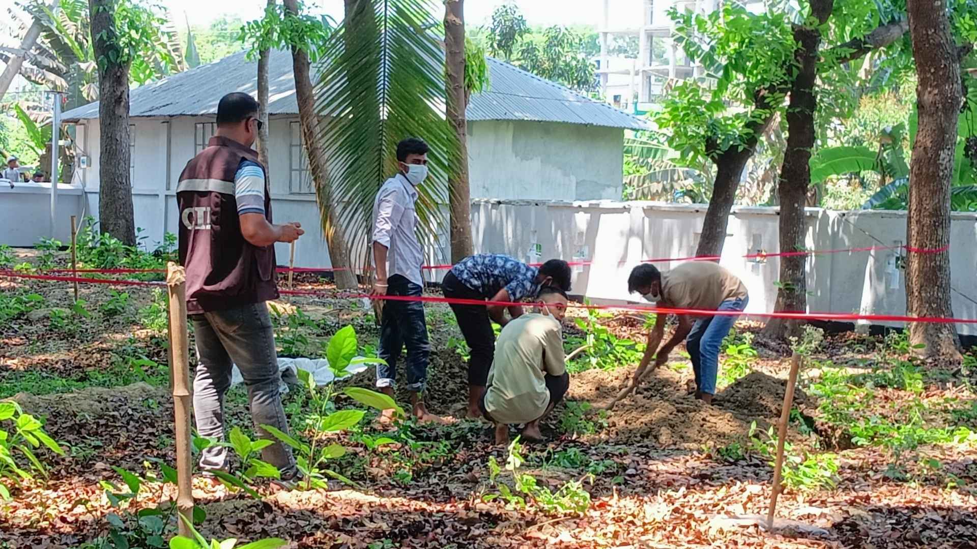 দাফনের ৭ মাস পর পার্ক ব্যবস্থাপকের মরদেহ উত্তোলন