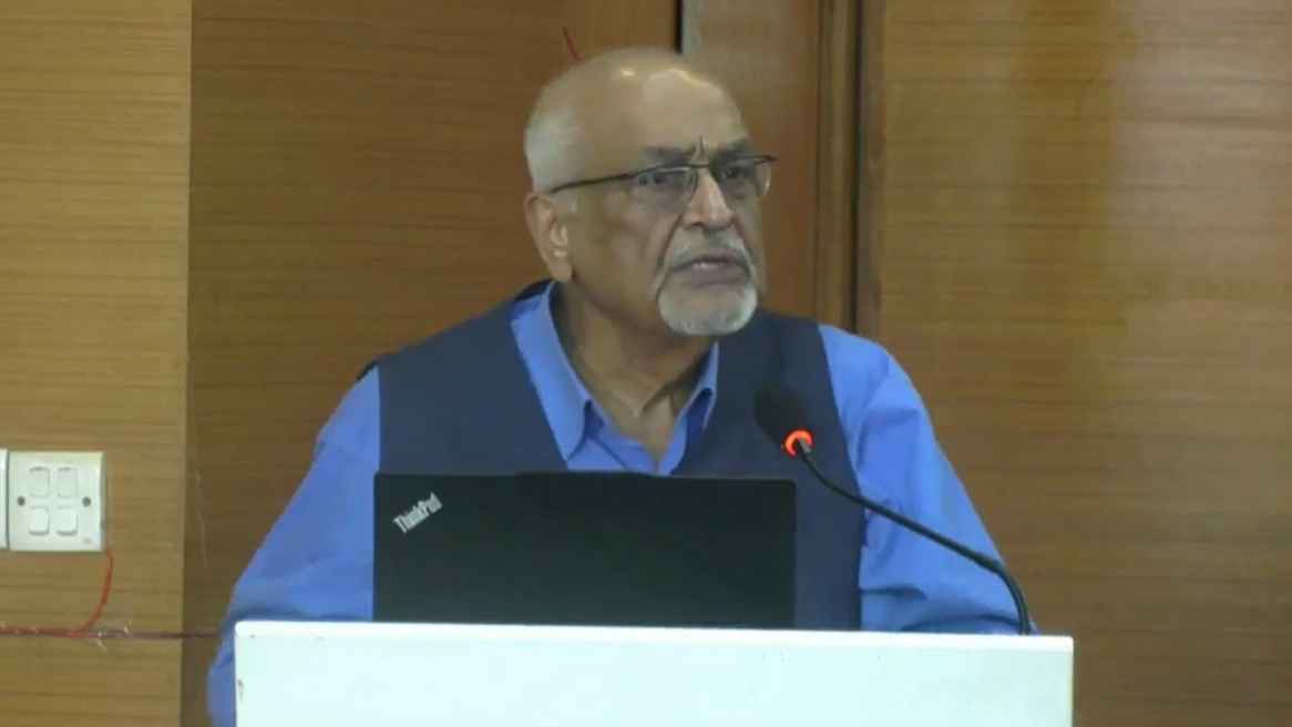 কে সাংবাদিক আর কে ফার্মাসিস্ট বোঝা মুশকিল: ড. দেবপ্রিয়