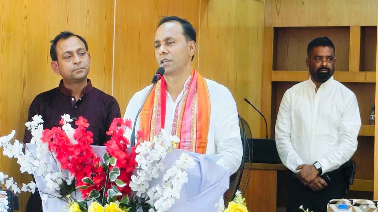 রাজনৈতিক দলের স্লোগান দেওয়া শিক্ষকদের কাজ নয়: ডেপুটি স্পিকার