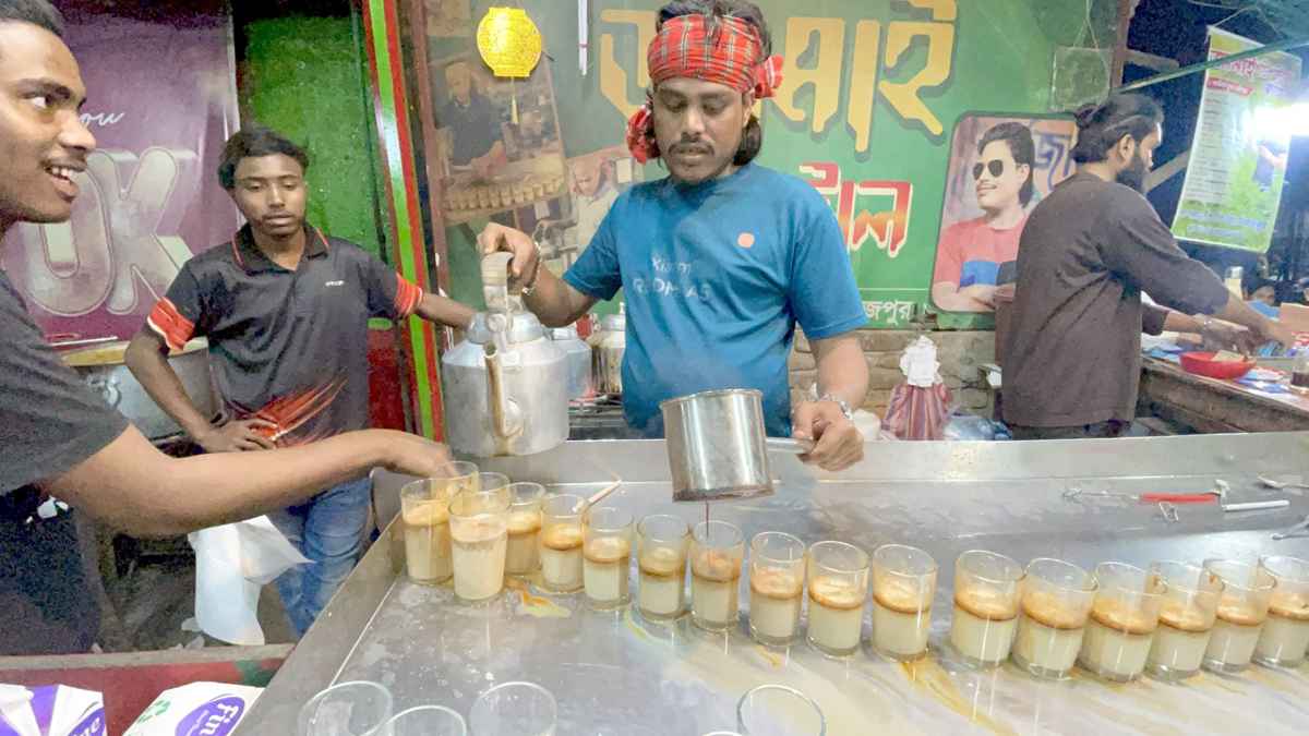 চা বিক্রি করে দৈনিক ২৫ হাজার টাকা আয় সাইদুরের