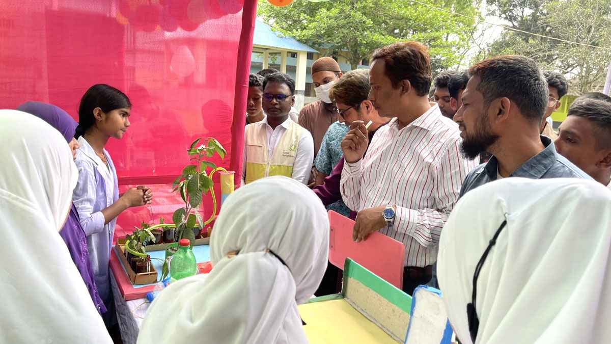 দিনাজপুরে ক্ষুদে বিজ্ঞানীদের অংশগ্রহণে বিজ্ঞান মেলা অনুষ্ঠিত