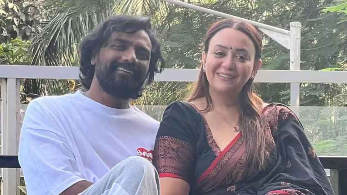 অল্প বয়সে লিভ ইন, বিয়ের আগে সন্তান জন্ম, মায়ের কাছে ধরা