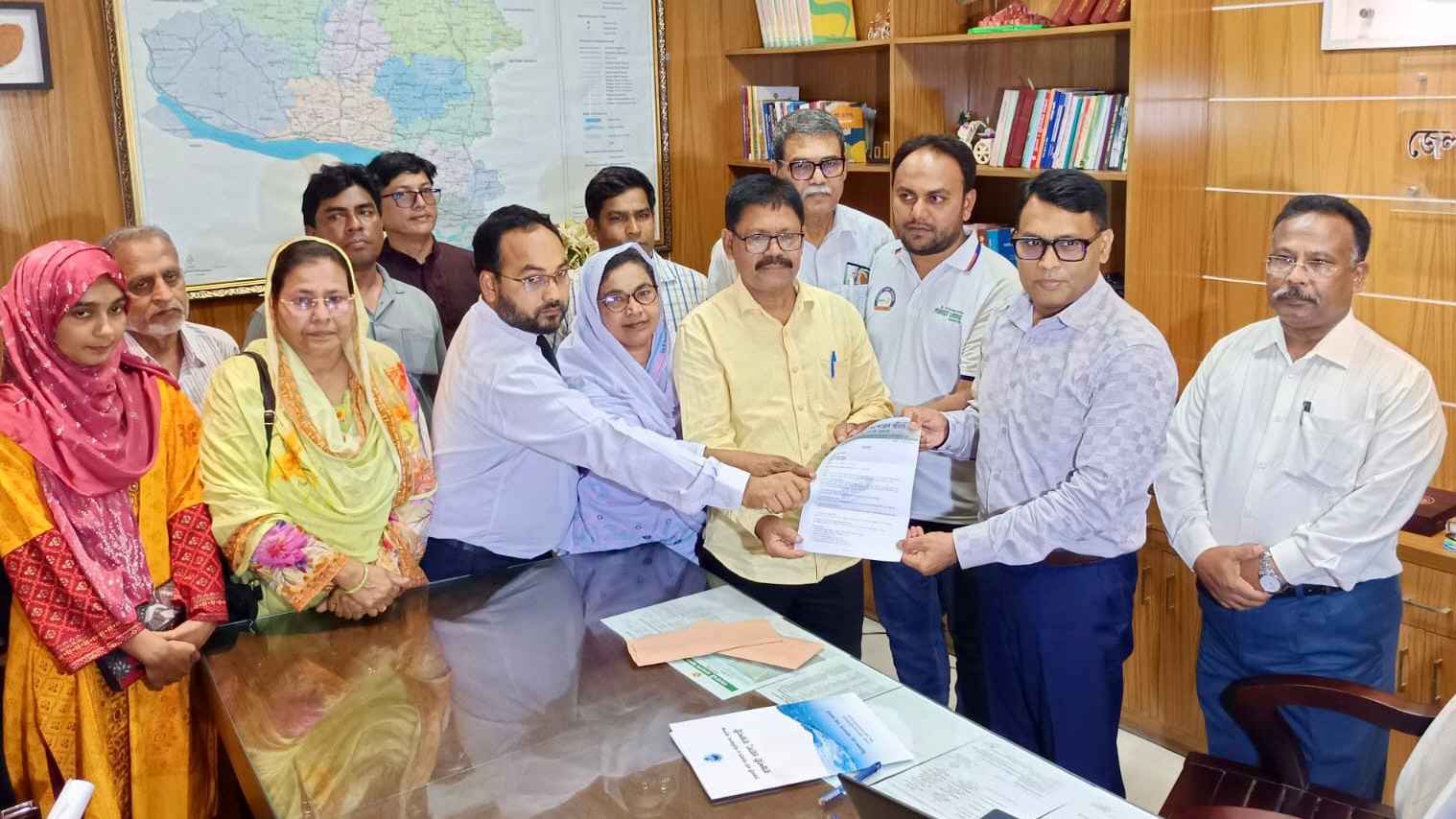 চিকিৎসকদের অতিরিক্ত ভিজিট নিয়ন্ত্রণে স্বাস্থ্যমন্ত্রীকে স্মারকলিপি