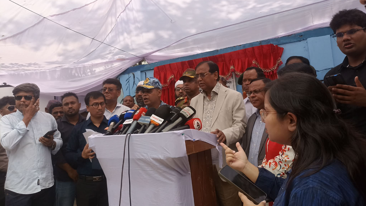 ফুটপাতে ব্যবসা করতে হলে লাইসেন্স নিতে হবে: ডিএসসিসি প্রশাসক