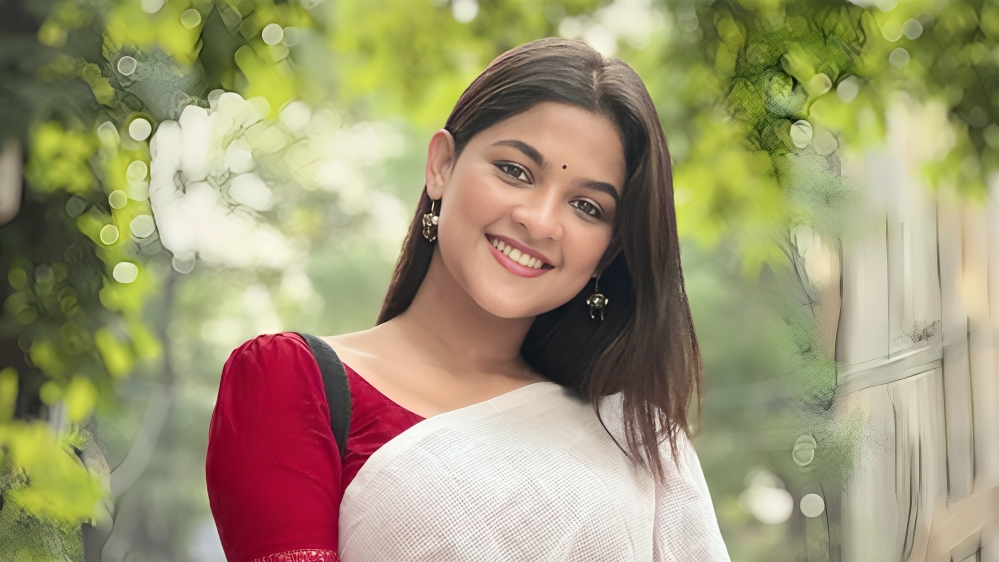 ছোটবেলায় লাল-সাদা জামার জন্য খুব কান্নাকাটি করতাম: সাদিয়া আয়মান