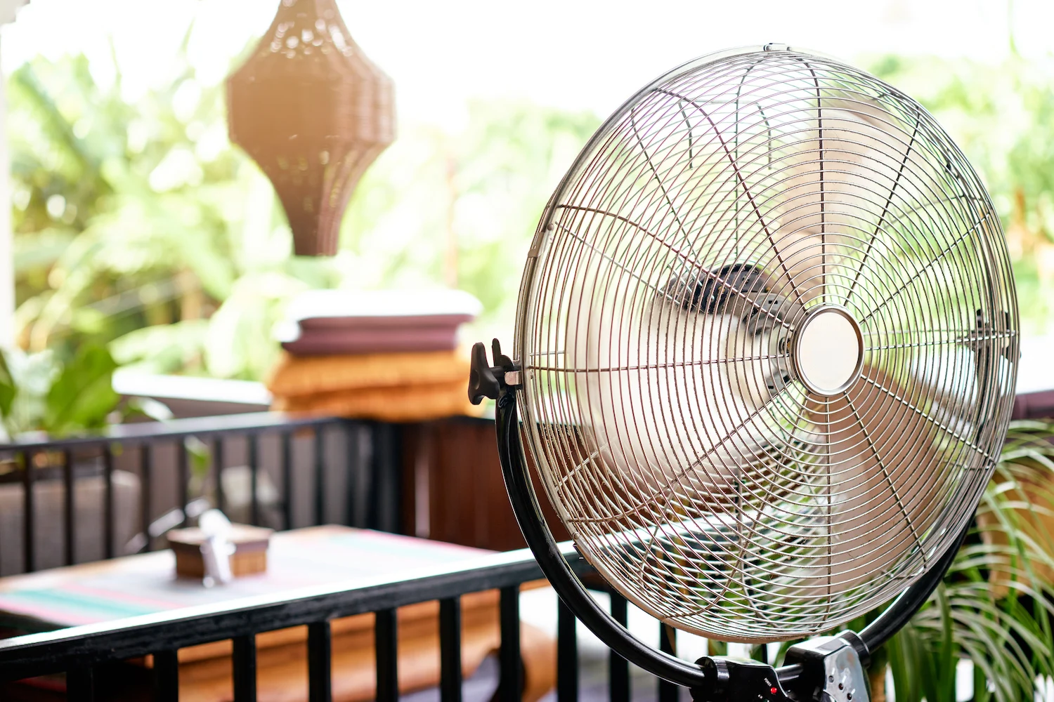 electric-fan-cooling-air-01