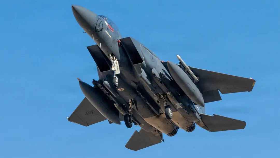 বিধ্বস্ত বিমানের দ্বিতীয় ক্রু উদ্ধারের দাবি যুক্তরাষ্ট্রের