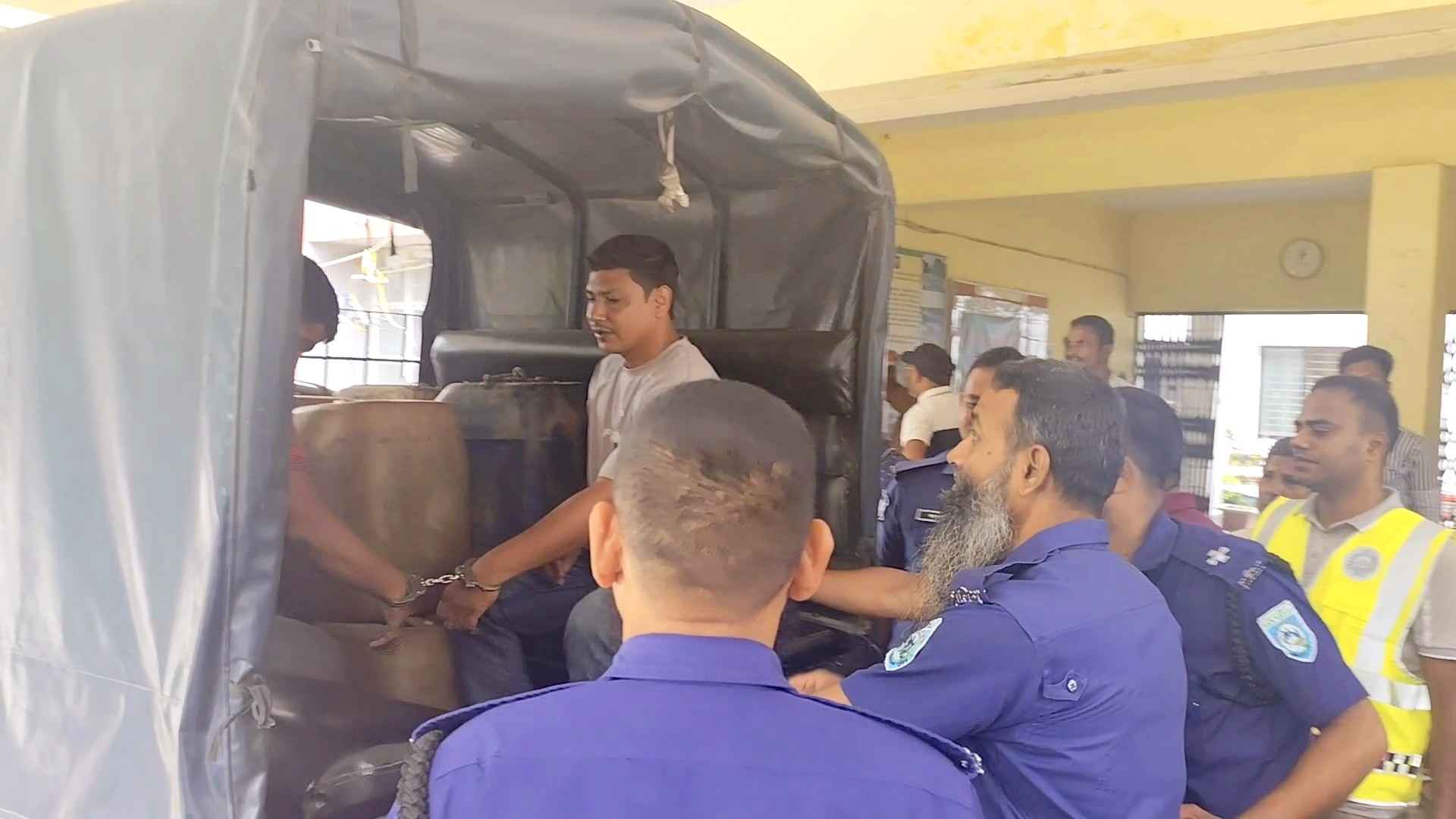 ঠাকুরগাঁওয়ে রাতে দ্বিগুণ দামে পেট্রল বিক্রি, ২০০ লিটারসহ আটক ২