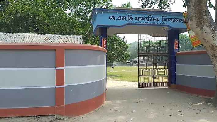 দৌলতপুরে অবহেলার বলি, এসএসসি পরীক্ষায় বসতে পারল না ইসরাত