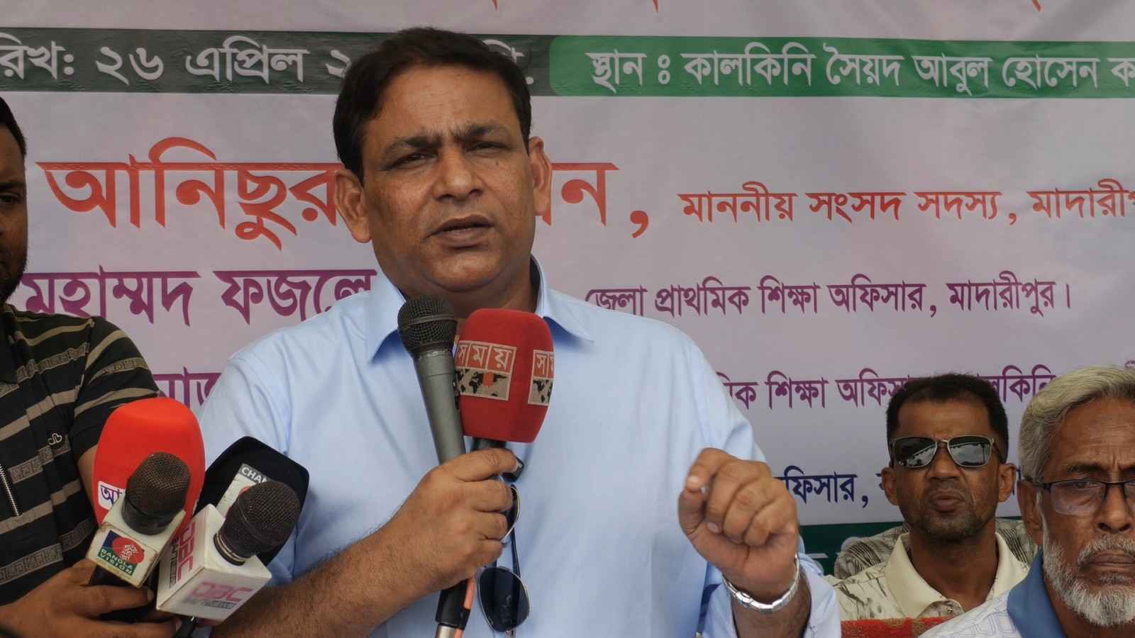 ‘মাইক হাতে নিয়ে একদল রাস্তাঘাটে পাগলের মতো বক্তব্য দিচ্ছে’