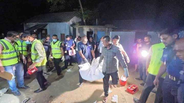 ফরিদপুরে কোদাল দিয়ে কুপিয়ে তিনজনকে হত্যা