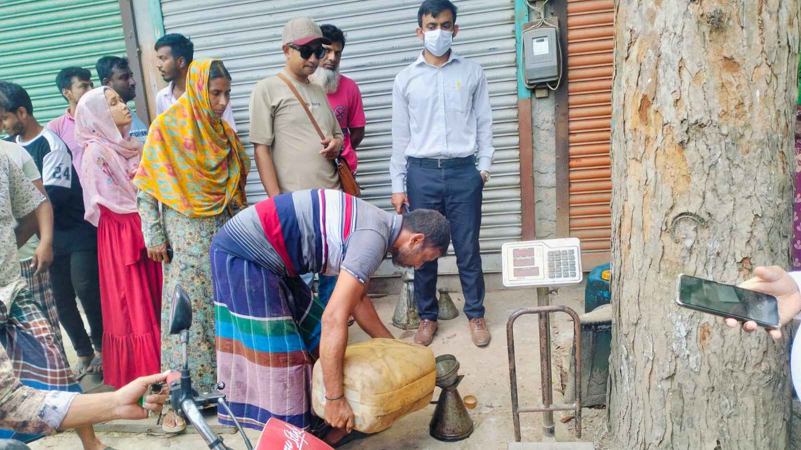 ফরিদপুরে দোকানে মিলল ২৪৫ লিটার পেট্রোল, ২০ হাজার টাকা জরিমানা