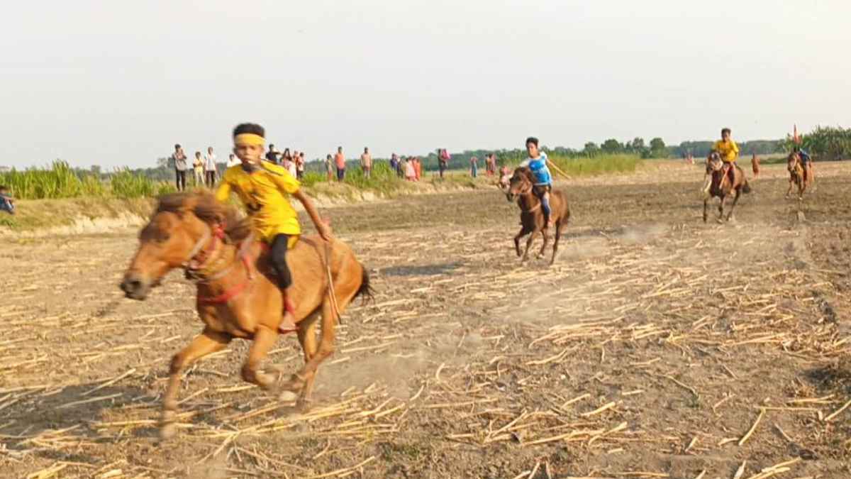দীর্ঘ ১৫ বছর পর অনুষ্ঠিত হলো ঐতিহ্যবাহী ঘোড়দৌড়, উপচেপড়া ভিড়