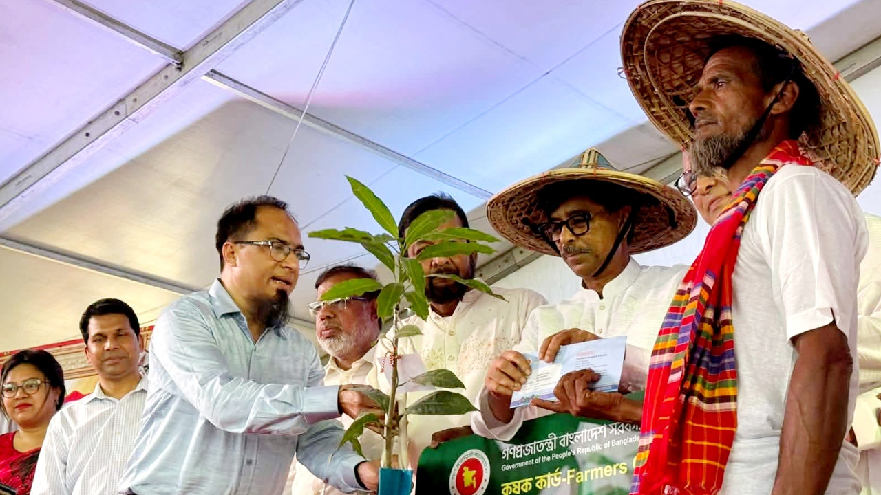 ‘কৃষিকে প্রযুক্তিনির্ভর ও টেকসই খাতে রূপান্তরের উদ্যোগ নেওয়া হয়েছে’