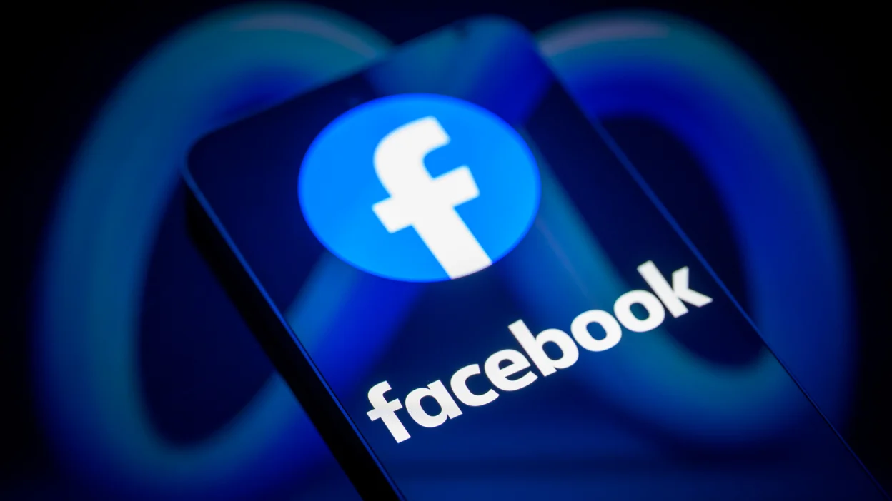 ফেসবুকের সাবেক কর্মীর বিরুদ্ধে ৩০ হাজার ব্যক্তিগত ছবি চুরির অভিযোগ