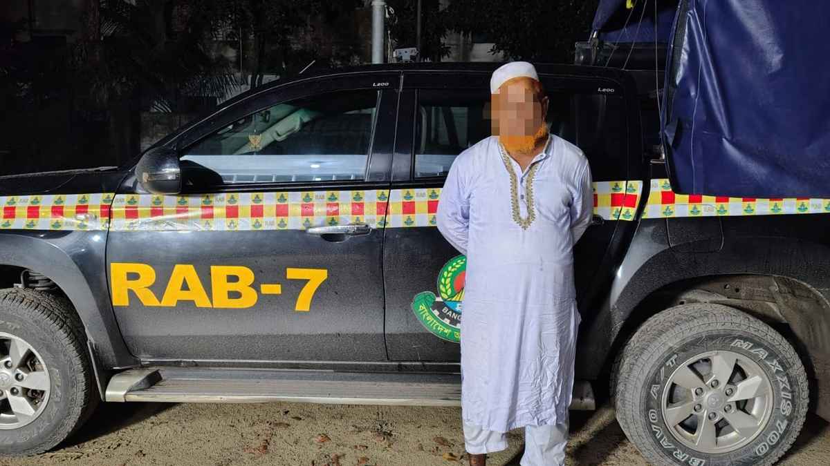 ফেনীতে একনলা বন্দুক-কার্তুজসহ আটক ১