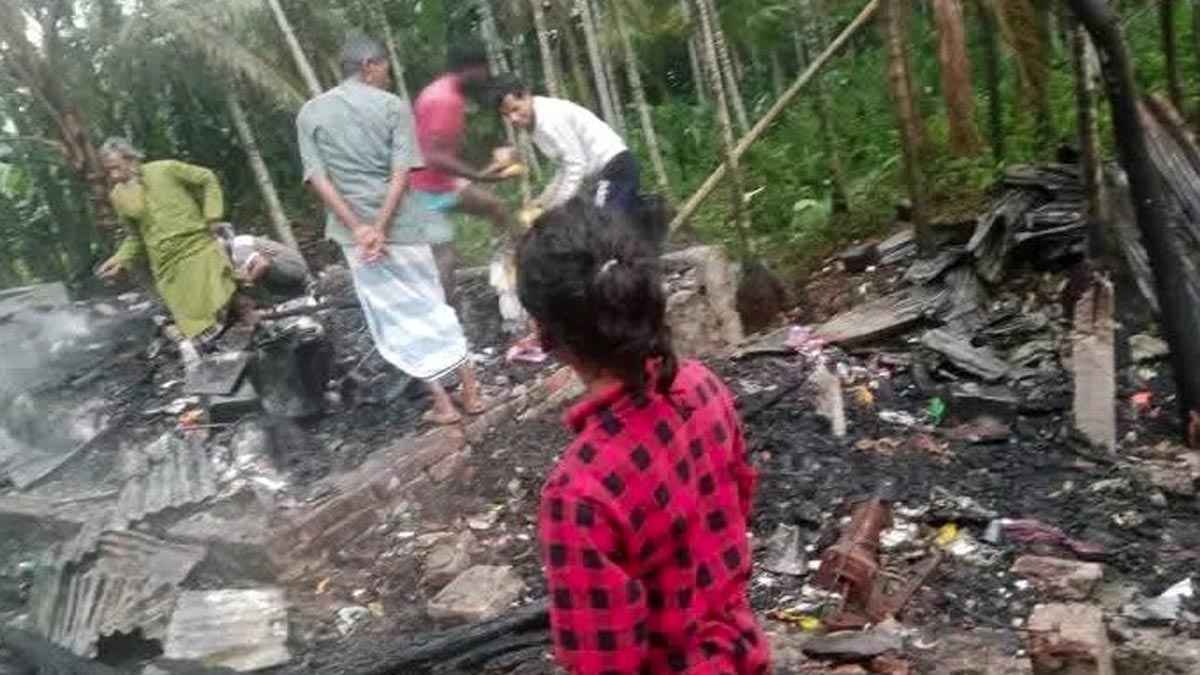 পিরোজপুরে অগ্নিকাণ্ডে ৬ দোকান পুড়ে ভস্মীভূত