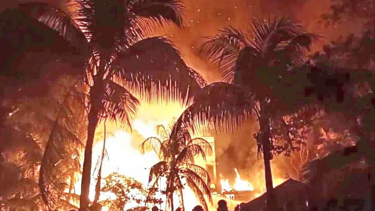 চাঁদা দেওয়াতে বাধা: সাবেক ছাত্রদল নেতার বাড়িতে পেট্রোল ঢেলে আগুন