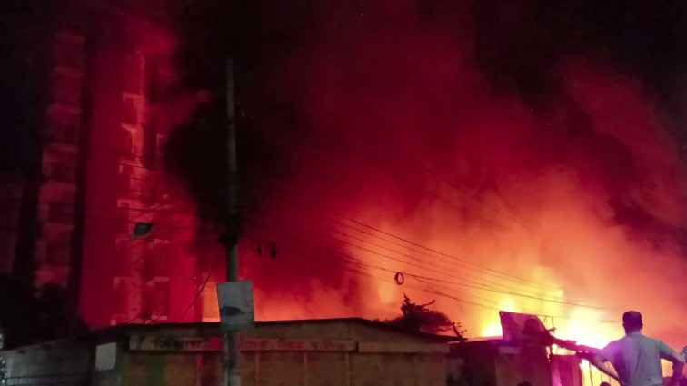 নারায়ণগঞ্জে গুদামের আগুন নিয়ন্ত্রণে