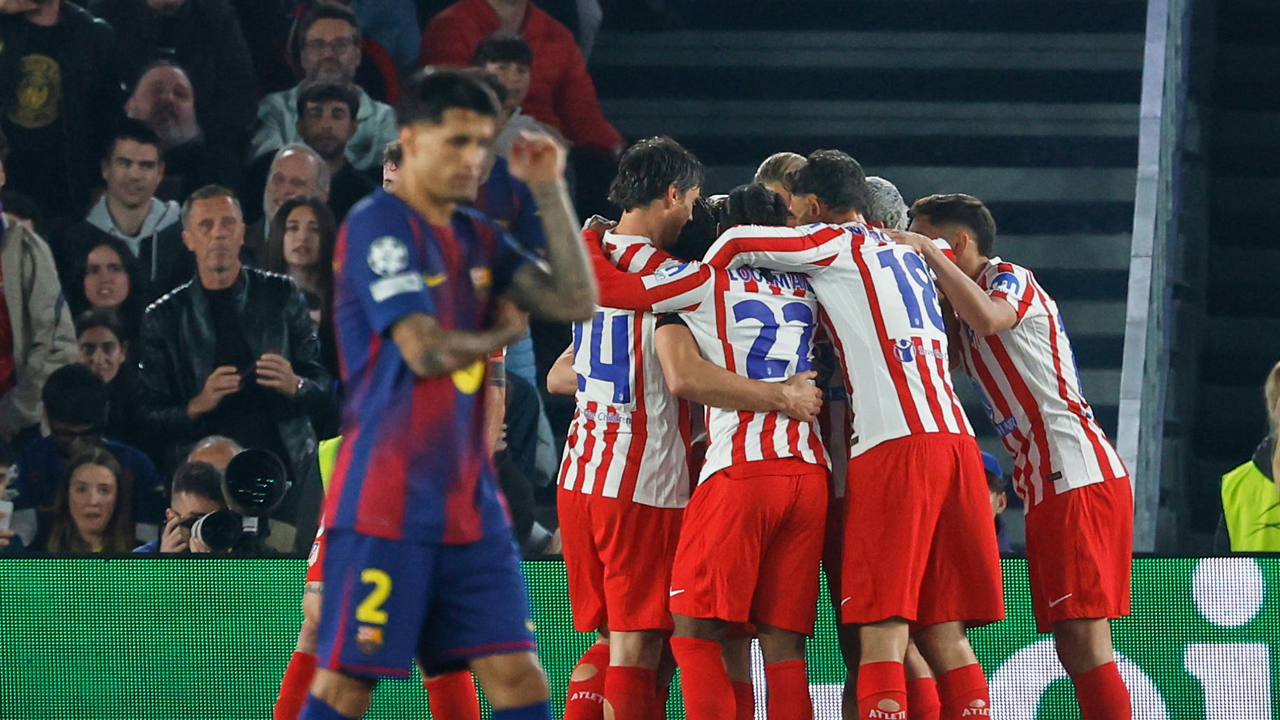 ১০ জনের বার্সেলোনাকে স্তব্ধ করে অ্যাতলেতিকোর দারুণ জয়