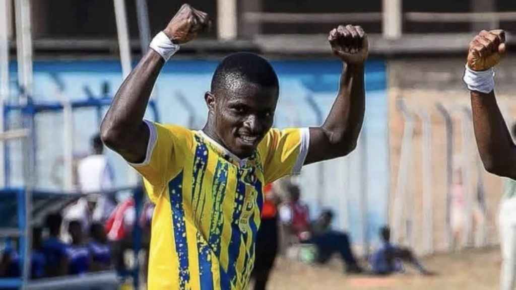 বাসে ডাকাতদের হামলায় ফুটবলার নিহত