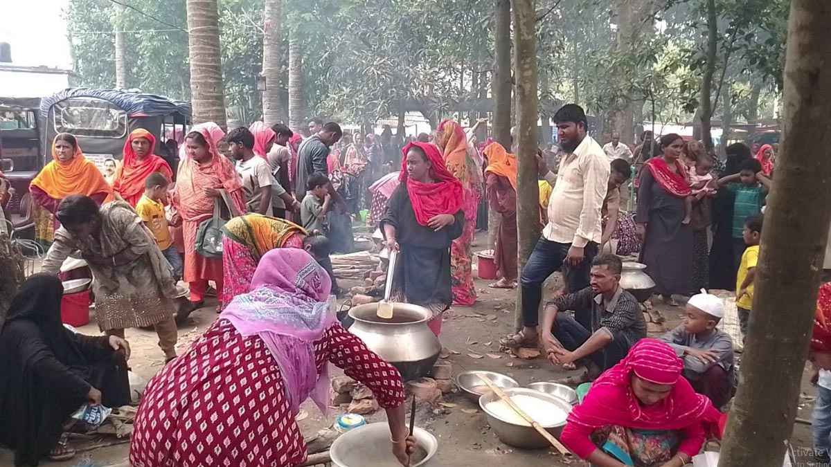 গাইবান্ধায় ইচ্ছে পূরণের মেলায় দর্শনার্থীদের ঢল