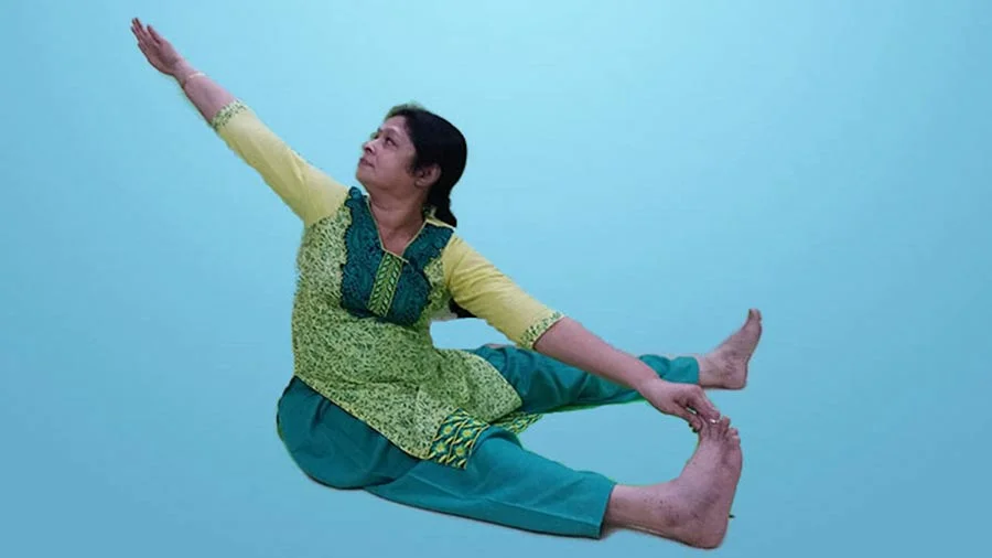 gatyatmakmeruvakrasana-1