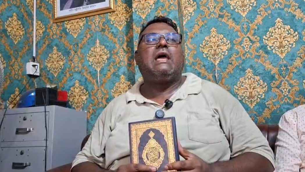 কোরআন হাতে নিয়ে অপপ্রচারকারীদের বিচার চাইলেন বিএনপি নেতা
