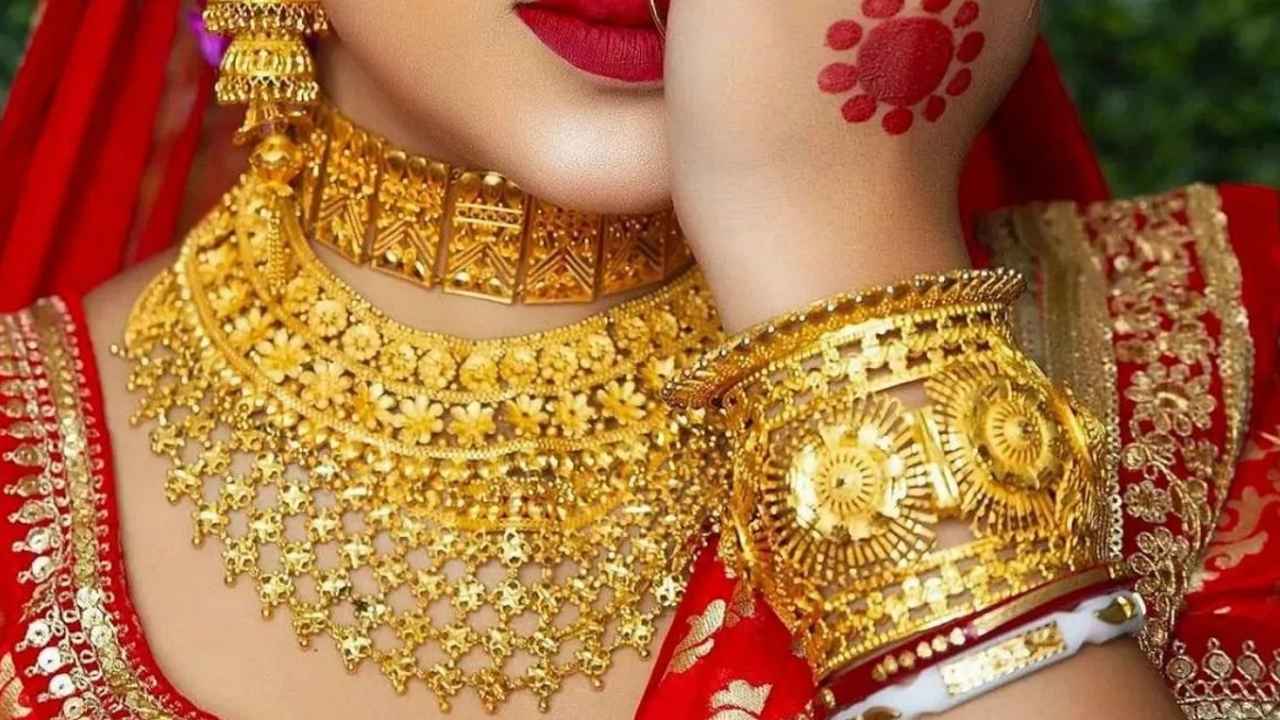 বিশ্ববাজারে সোনার দামে বড় পতন      