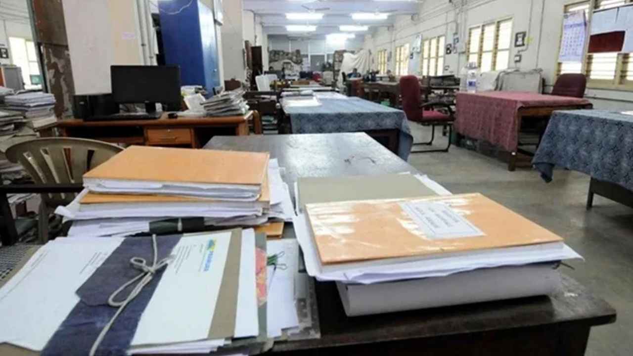 মার্চে হাজিরায় অনিয়ম, কর্মচারীদের সতর্কবার্তা