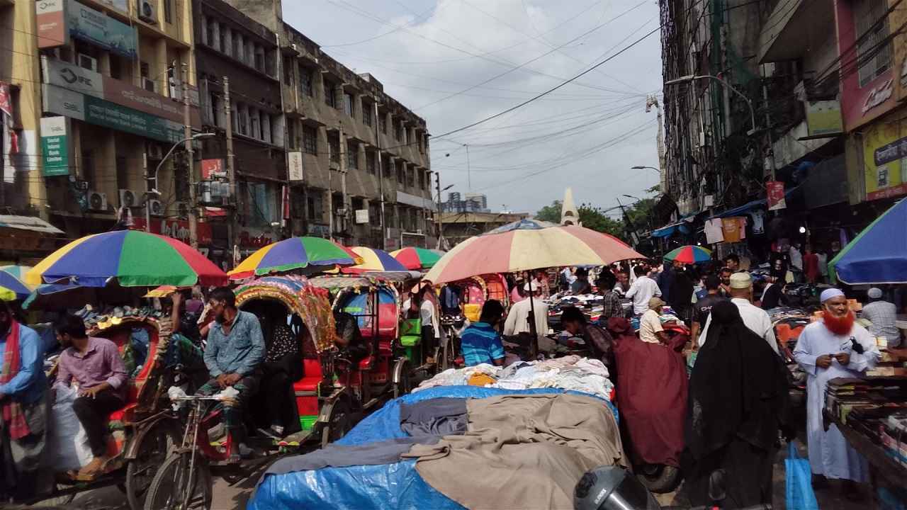 নগরভবনে হকার পুনর্বাসন কার্যক্রম, চললেও গুলিস্তানে দখল উৎসব
