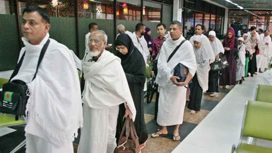 সৌদি পৌঁছেছেন ৩২ হাজারের বেশি হজযাত্রী