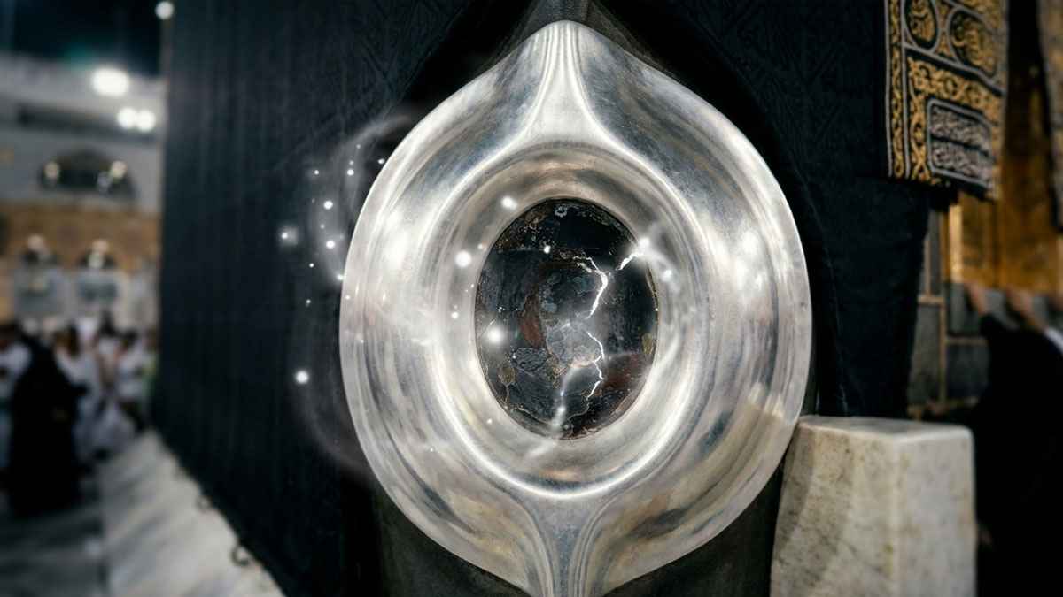 হাজরে আসওয়াদ: জান্নাতি পাথরের রঙ বদলানোর বিস্ময়কর ইতিহাস