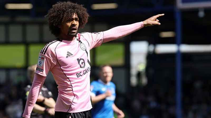 বর্ণবাদের শিকার হামজা, প্রতিবাদ করে উল্টো শাস্তি পেলেন