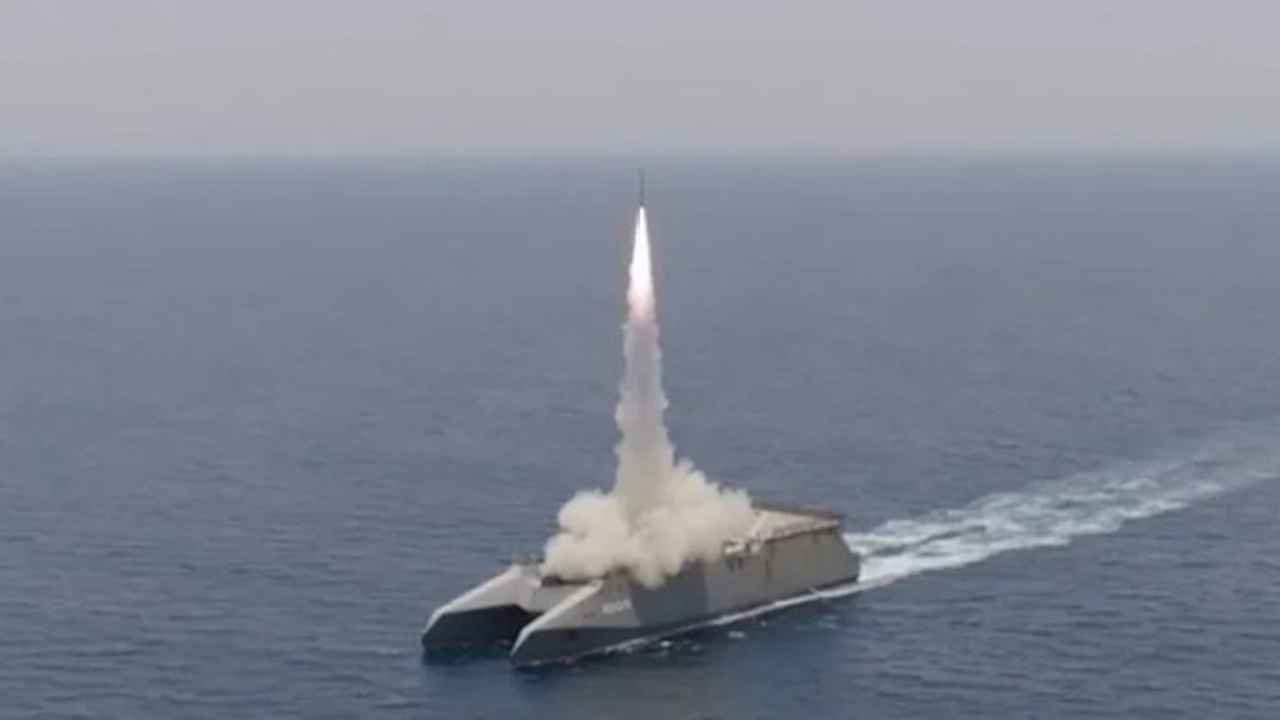 হরমুজ প্রণালিতে বাণিজ্যিক জাহাজে গুলি