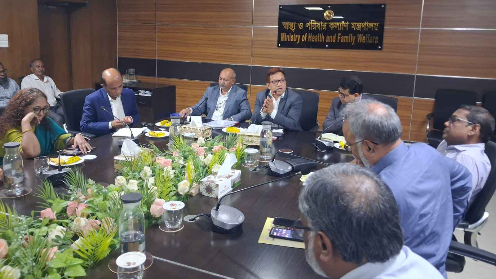 অবহেলিত কর্মীদের সঙ্গে স্বাস্থ্য মন্ত্রণালয়ের বৈঠক, দাবি পূরণের আশ্বাস