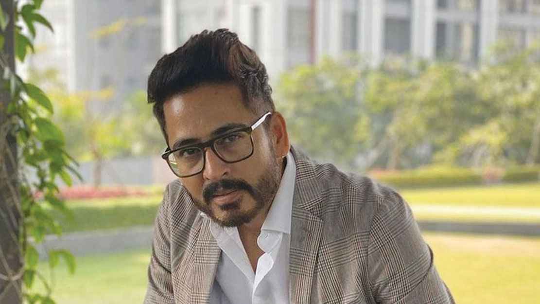 বিনা চিকিৎসায় বাবা-মায়ের মৃত্যু, ভোটে জিতলে হাসপাতাল করতে চান অভিনেতা