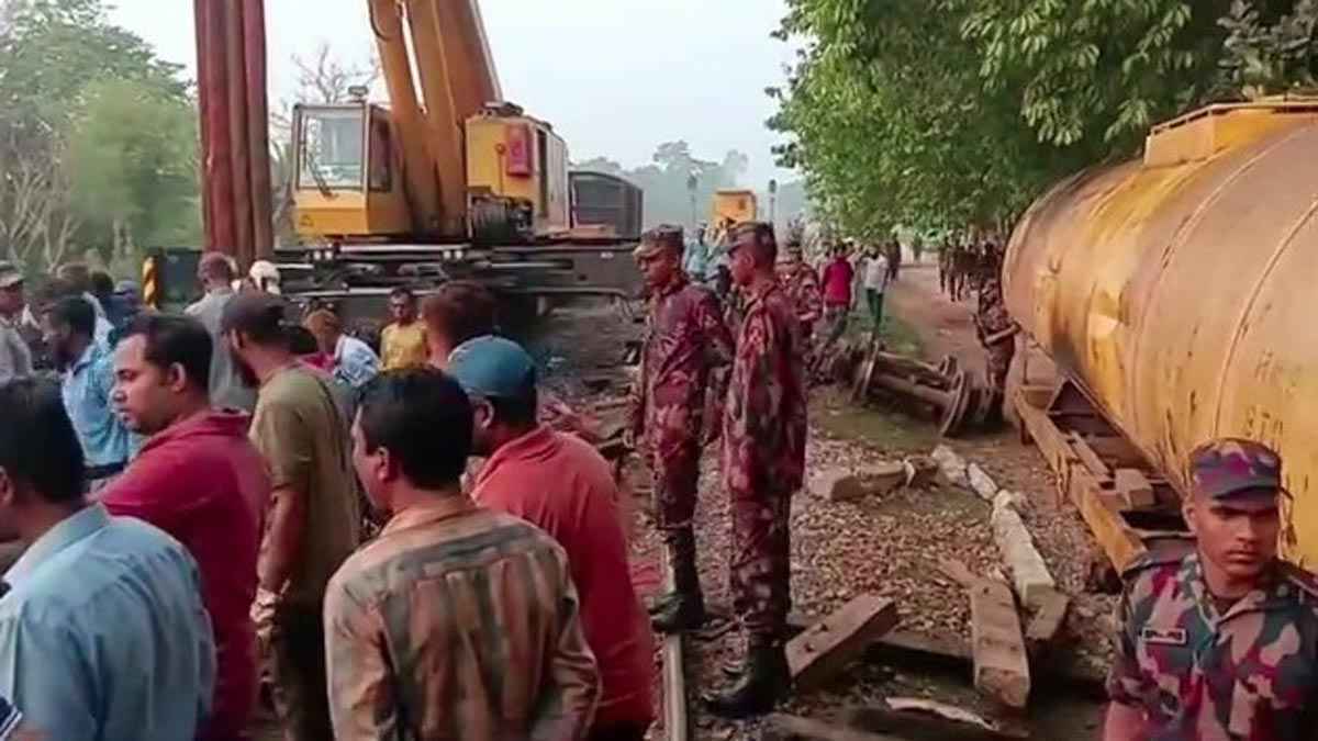 ১৬ ঘণ্টায়ও স্বাভাবিক হয়নি সিলেটের সঙ্গে রেল যোগাযোগ