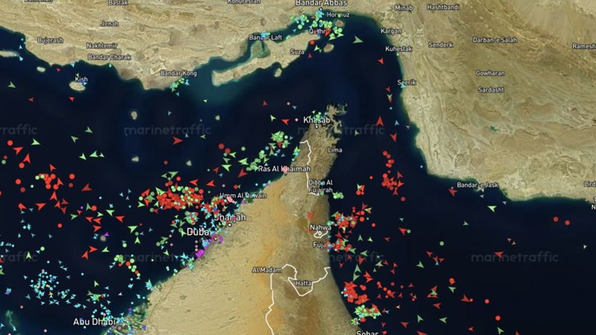 হরমুজ প্রণালি পার হতে অনুমতি লাগবে আইআরজিসির