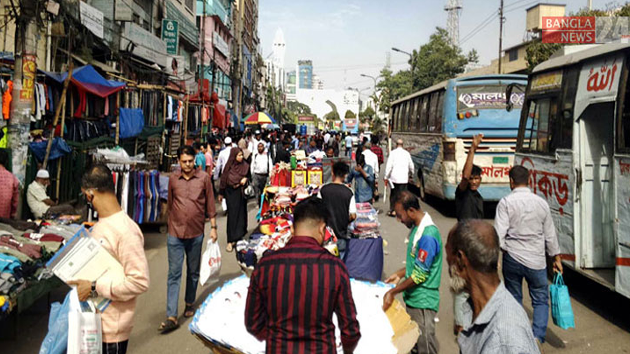 গুলিস্তান-ঢামেক ফুটপাতের অবৈধ স্থাপনা সরিয়ে দিল পুলিশ