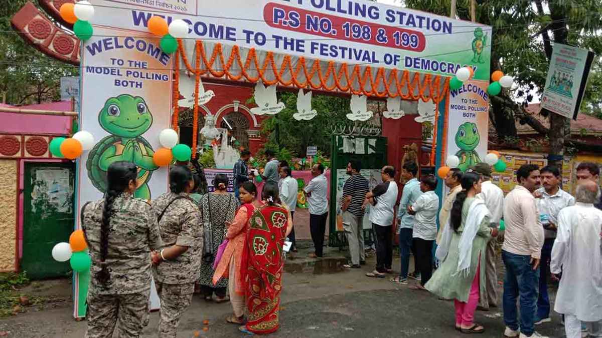 কড়া নিরাপত্তায় পশ্চিমবঙ্গের ১৫২ আসনে ভোটযুদ্ধ শুরু