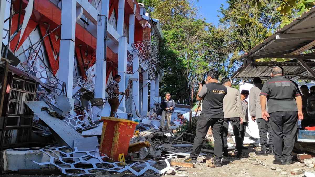 ইন্দোনেশিয়া ৭.৪ মাত্রার শক্তিশালী ভূমিকম্প, সুনামি সতর্কতা