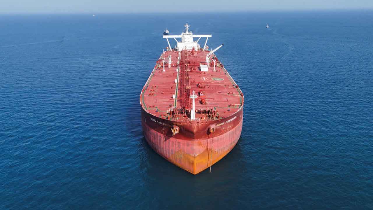 হরমুজে পণ্যবাহী জাহাজে ইরানের হামলা