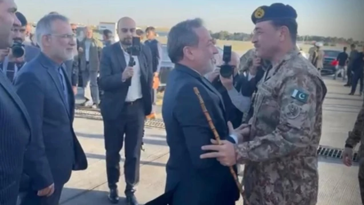 হঠাৎ ইরান গেলেন পাকিস্তানি সেনাপ্রধান