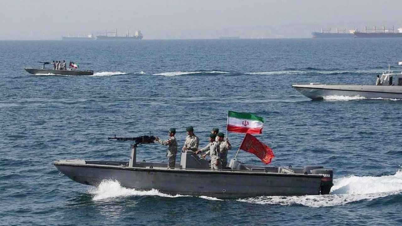 ফের হরমুজ প্রণালি বন্ধ করল ইরান